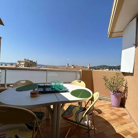 Sainte-maxime: 2 Pieces, 5 Couchages, Vue Mer, Clim, Centre-ville - Fr-1-226-515 Apartment *